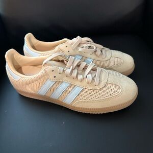 Adidas samba Cream Sneakers with blue Accents